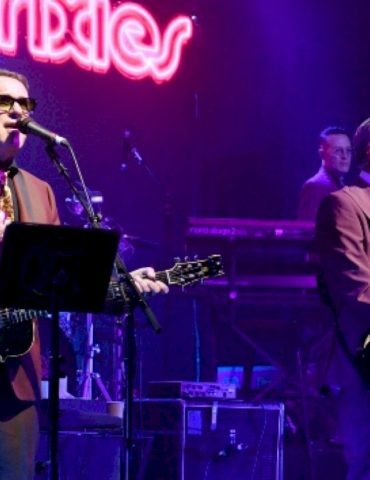 squeeze-reunites-with-original-member-jools-holland-for-first-time-in-almost-four-decades