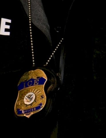 ice-agent-charged-with-assault-will-surrender-to-minnesota-authorities,-attorney-says