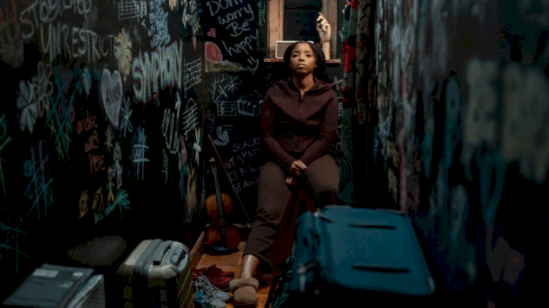 watch-chloe-as-talented-violinist-in-trailer-for-upcoming-film-‘strung’