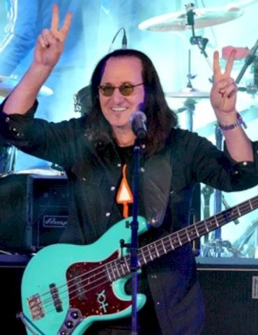 why-rush’s-geddy-lee-calls-location-of-fifty-something-tour-launch-a-‘supremely-stupid-idea’