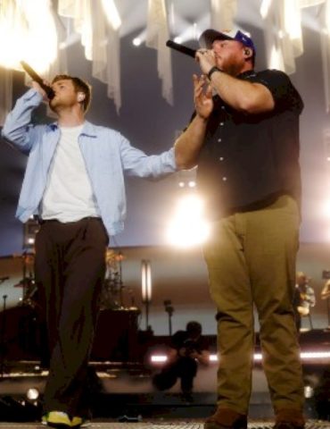 luke-combs-is-an-extra-‘ordinary’-guest-at-pop-star’s-tour-opener