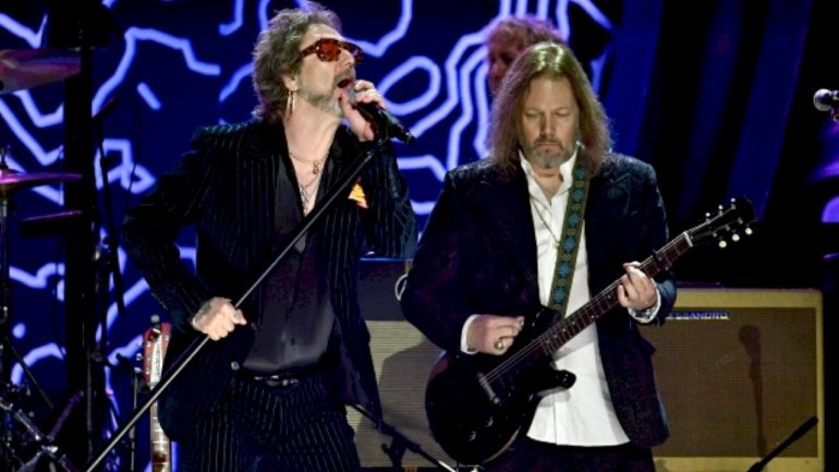 the-black-crowes’-rich-robinson-on-adding-new-songs-into-show:-‘i-can’t-wait-to-play-these-songs’