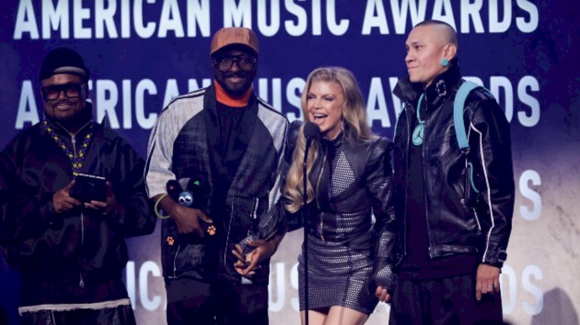 fans-clamor-for-black-eyed-peas-reunion-after-fergie-appears-at-amas