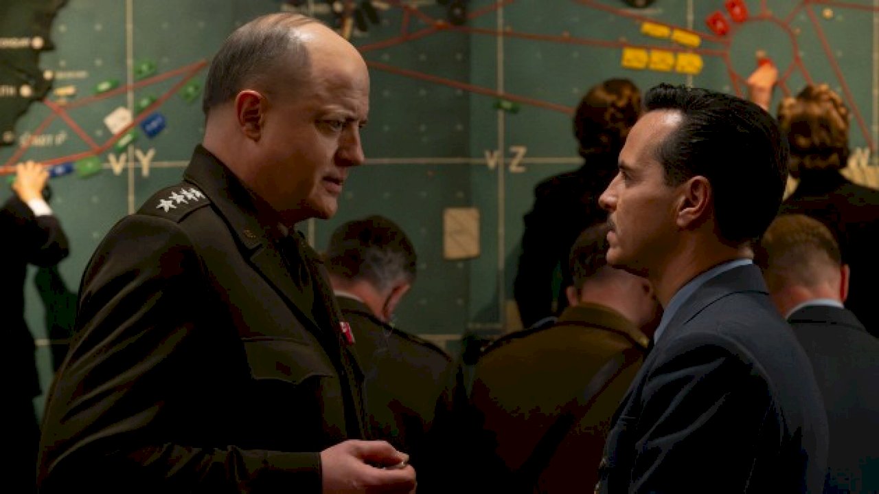 andrew-scott,-brendan-fraser-weather-the-storm-together-in-wwii-film-‘pressure’