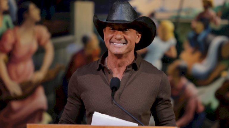 the-return-of-tim-mcgraw:-a-‘song-for-america’-on-a-‘pawn-shop-guitar’