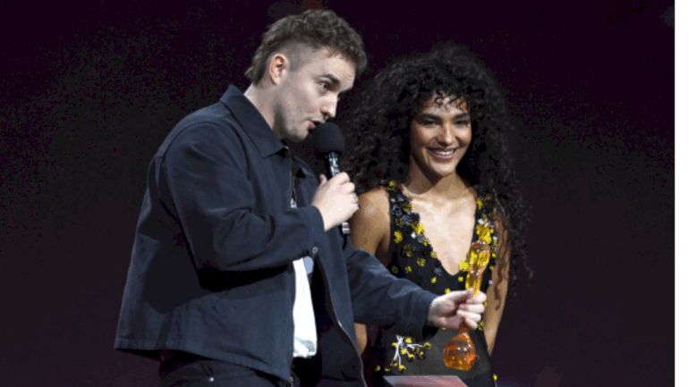 olivia-dean-ties-alex-warren-for-uk-chart-record-thanks-to-sam-fender-duet