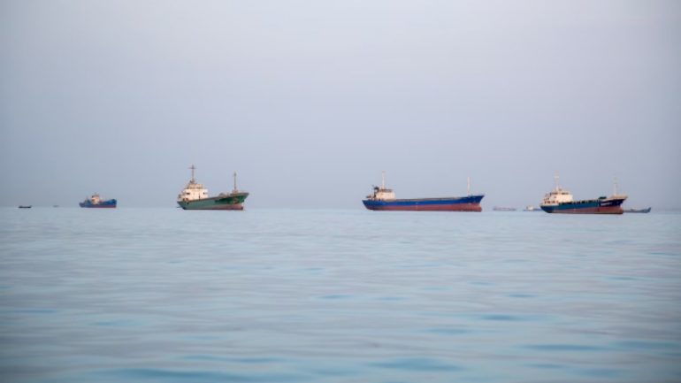 could-the-standoff-in-the-strait-of-hormuz-trigger-a-global-recession?-economists-weigh-in