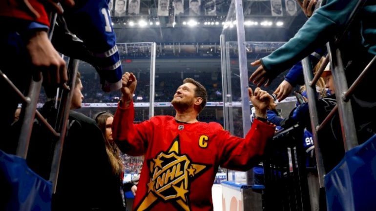 ‘heated-rivalry,’-but-make-it-platonic:-michael-buble-&-drew-scott-team-for-canadian-hockey-show
