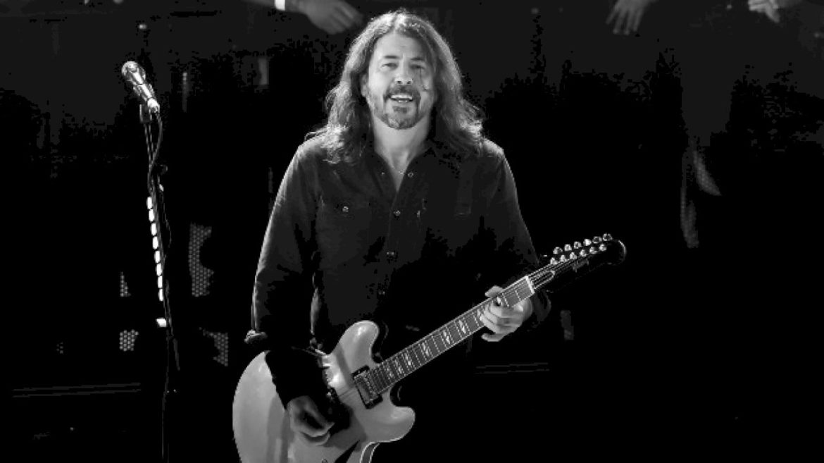 dave-grohl-joins-sepultura-onstage-in-la