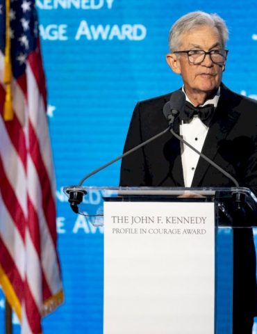 central-bank-faces-political-‘stress-test’-that-threatens-economy,-ex-fed-chair-powell-says