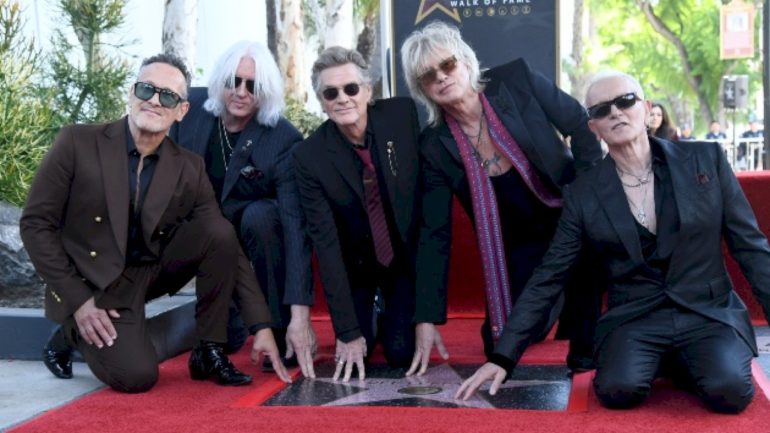 def-leppard-extends-2026-world-tour