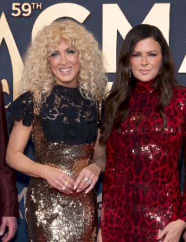 karen-fairchild-paints-a-picture-of-little-big-town’s-‘it’s-a-dying-art’