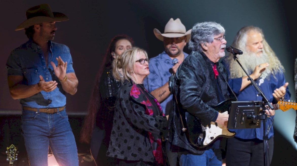 riley-green,-luke-bryan-&-jason-aldean-help-open-jsu’s-randy-owen-center