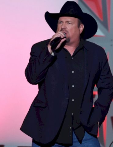 is-garth-brooks-about-to-sell-his-music-catalog-for-a-sizeable-sum?