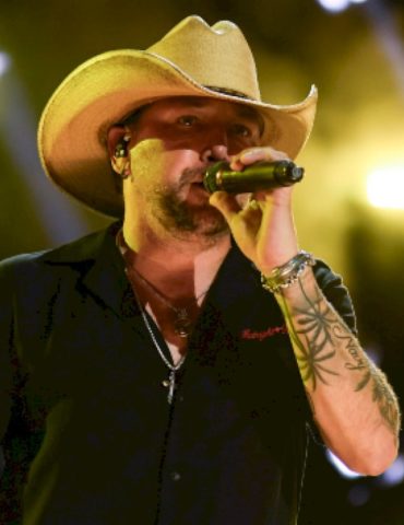 jason-aldean-headlines-the-first-night-of-cma-fest-at-nissan-stadium
