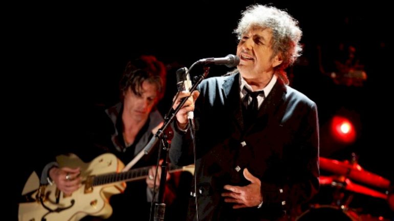 bob-dylan’s-been-digging-deep-into-his-catalog-on-new-tour