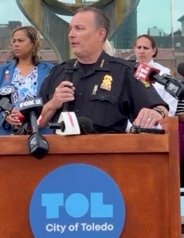 police-searching-for-2-suspects-in-ohio-festival-shooting
