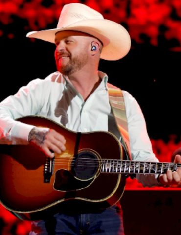cody-johnson-just-wants-his-‘horse-back’
