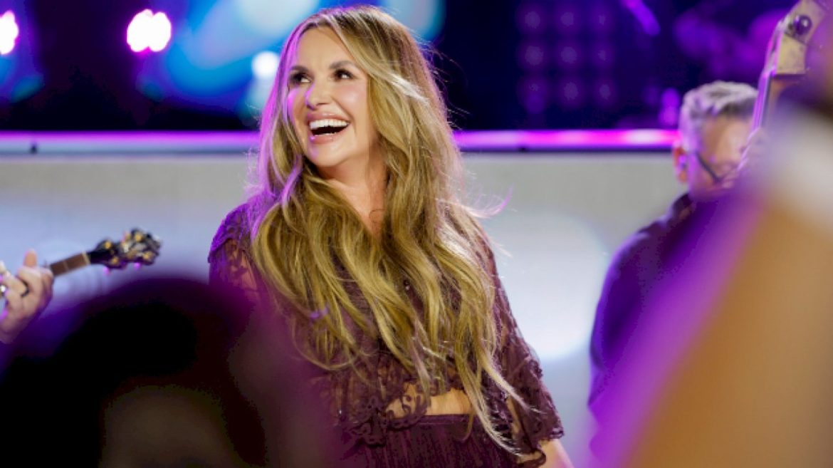 if-i-don’t-leave-i’m-gonna-stay?-carly-pearce-changes-record-labels