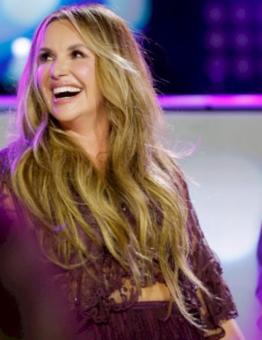 if-i-don’t-leave-i’m-gonna-stay?-carly-pearce-changes-record-labels
