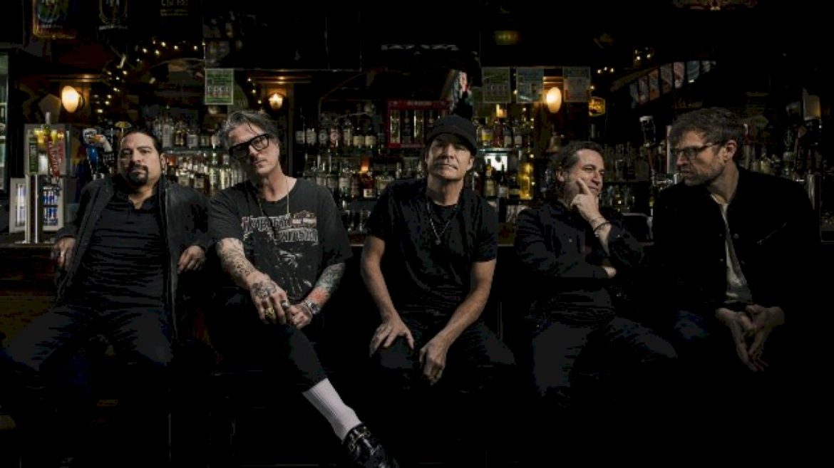 new-train-album-‘mad-dog-in-the-fog’-pulls-into-station-in-august