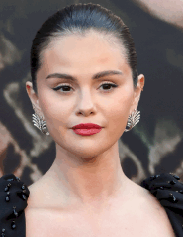 selena-gomez-says-her-‘heart-breaks’-for-the-spurs