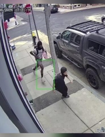 suspects-at-large-after-armed-robbery-at-kids’-lemonade-stand-in-boston:-police