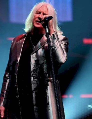 def-leppard-releases-new-video-for-‘rejoice’-shot-at-las-vegas-residency