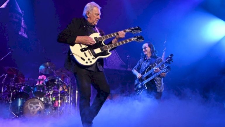 rush-plays-‘a-farewell-to-kings’-for-first-time-in-almost-50-years-at-final-la-show