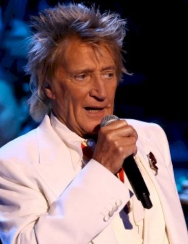 rod-stewart-angers-fans-with-world-cup-trip-hours-after-canceling-san-diego-concert