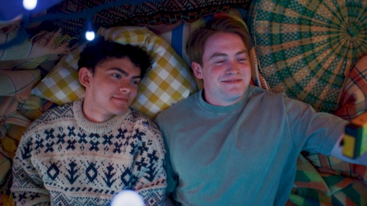 nick-and-charlie-plan-for-the-future-in-‘heartstopper-forever’-trailer