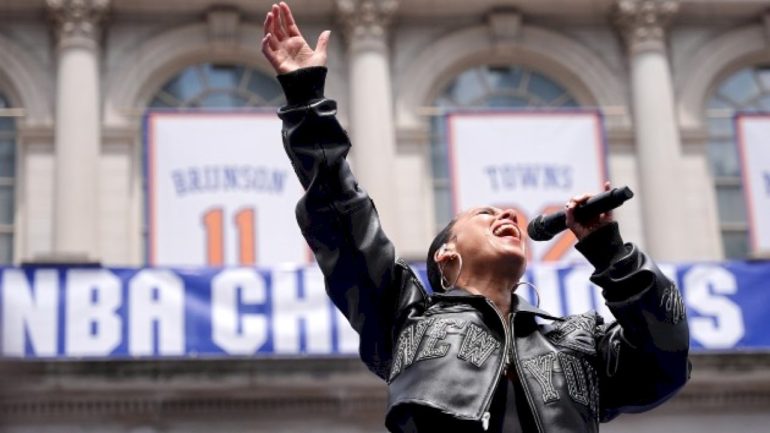 alicia-keys-combines-billy-joel-with-‘empire-state-of-mind’-at-ny-knicks-championship-parade