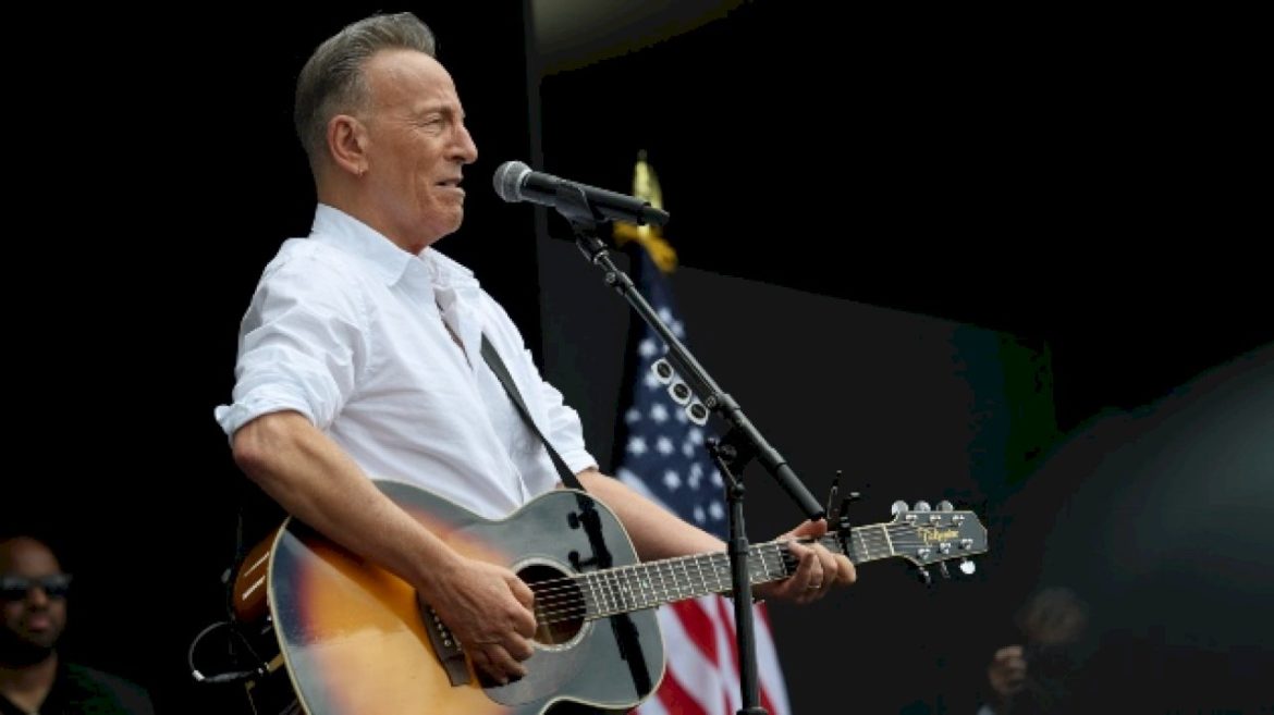 bruce-springsteen,-u2’s-bono-and-the-edge-perform-at-obama-presidential-center-grand-opening
