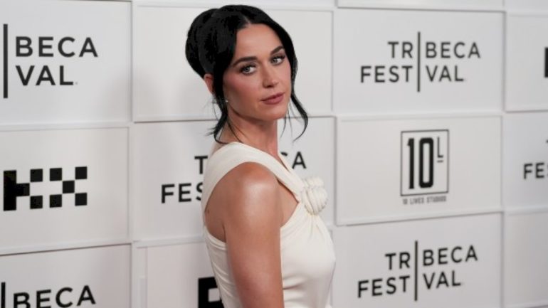 katy-perry-crowd-surfs-inside-giant-water-bottle,-declines-exes’-calls-at-first-out-of-office-tour-show