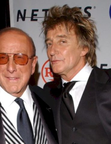 rod-stewart,-rob-thomas,-barry-manilow,-bruce-springsteen-react-to-the-death-of-clive-davis