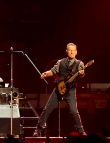 ac/dc,-eagles,-bruce-springsteen-land-high-on-‘pollstar’s’-midyear-touring-charts
