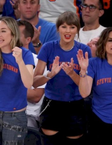 knicks-pun-filled-custom-tees-were-taylor-swift’s-‘genius’-idea,-says-este-haim