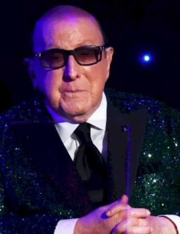 billy-joel,-aerosmith-&-more-pay-tribute-to-the-late-clive-davis