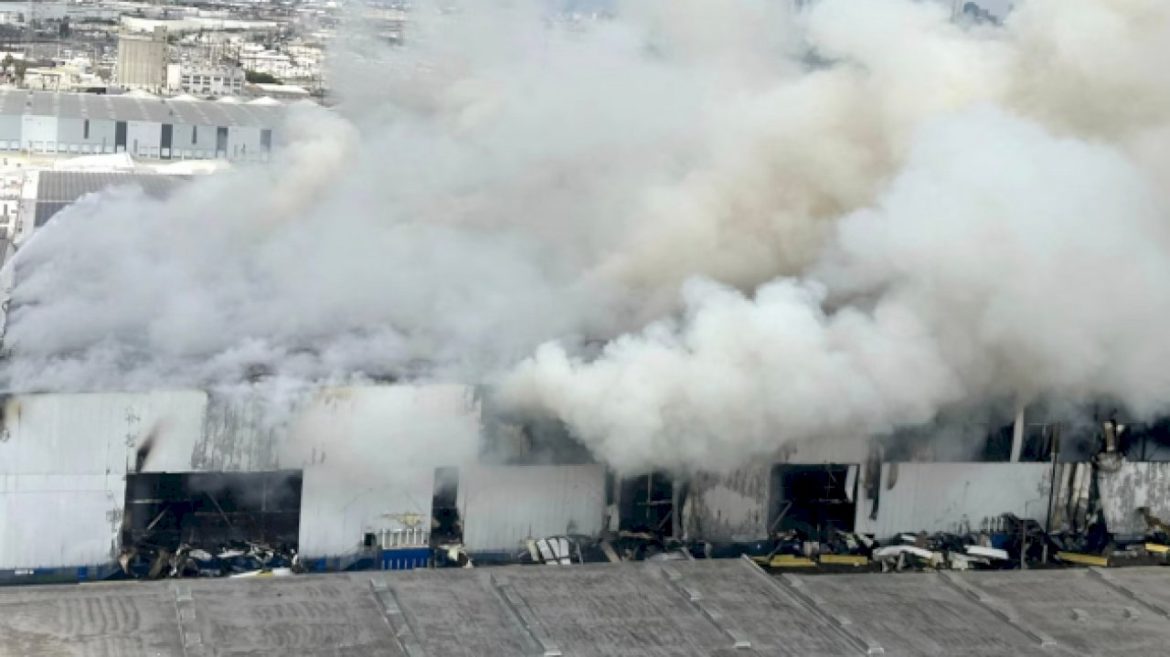 la-warehouse-fire-continues-to-burn-as-officials-warn-residents-of-air-quality-issues