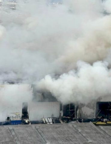 la-warehouse-fire-continues-to-burn-as-officials-warn-residents-of-air-quality-issues