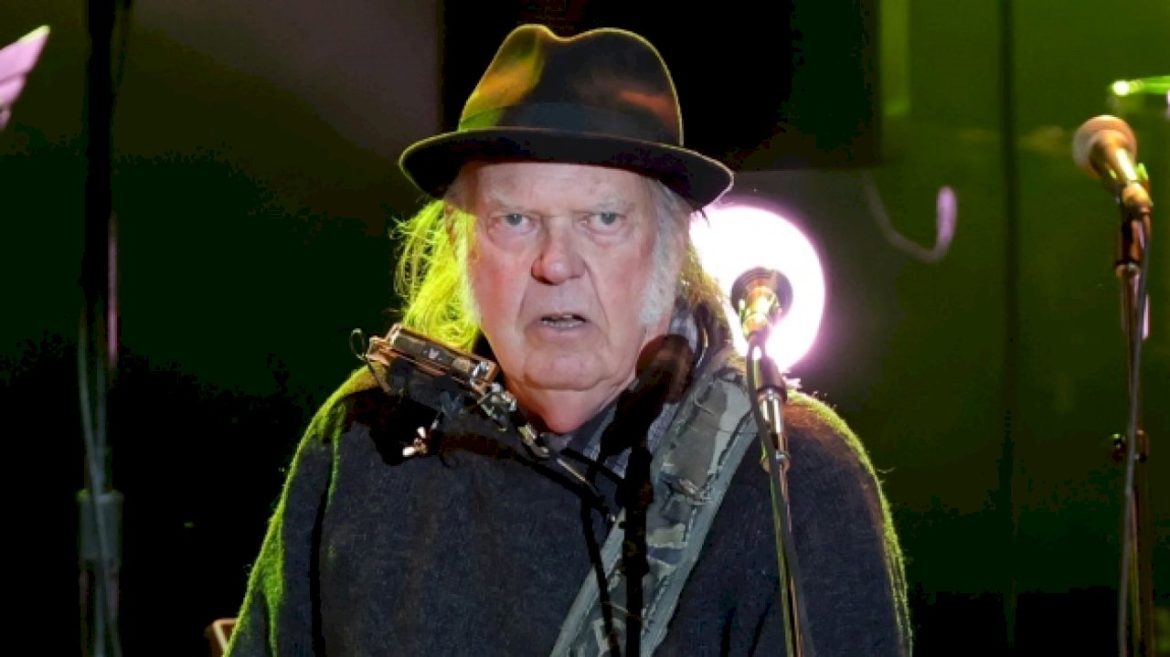 neil-young-releases-new-concert-film-to-archives-website