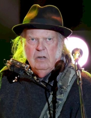 neil-young-releases-new-concert-film-to-archives-website