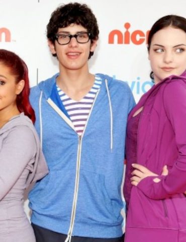 ariana-grande-has-a-‘victorious’-reunion-with-nickelodeon-co-stars
