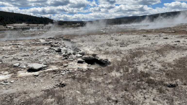 another-hydrothermal-explosion-has-occurred-at-yellowstone-national-park