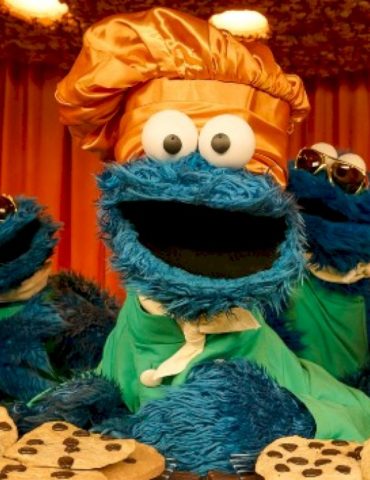 watch-cookie-monster-sing-bruno-mars-for-‘sesame-street”s-‘parody-party’