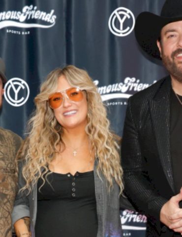 you-can-check-out-chris-young’s-famous-friends-at-his-nashville-bar