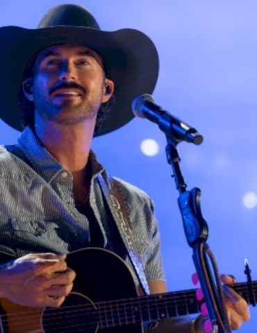 for-riley-green,-cma-fest-2026-was-beers,-tears-and-an-unexpected-hosting-gig-on-abc