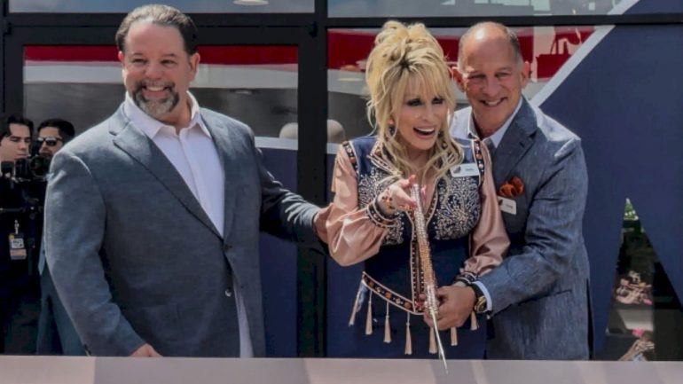 dolly-parton-cuts-the-ribbon-on-her-tennessean-travel-stop
