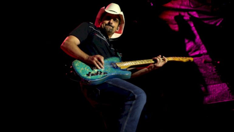 brad-paisley’s-‘out-of-the-picture’-in-europe-as-he-brings-tour-to-us