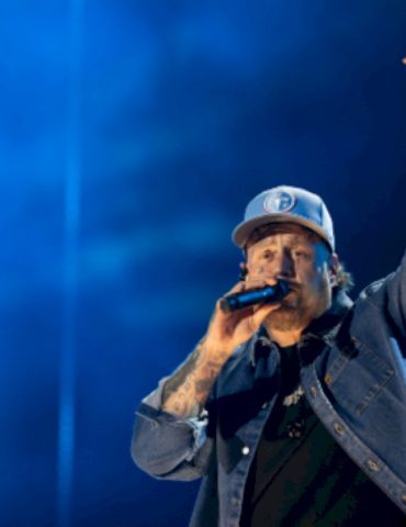 ‘hands-up’:-jelly-roll’s-new-song-captures-3-moments-of-his-life